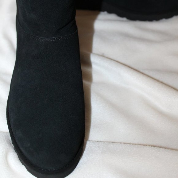 NIB UGG WOMEN'S KRISTIN SUEDE AND SHEARLING SLIM STYLE MINI BOOTS BLACK - Picture 9 of 10